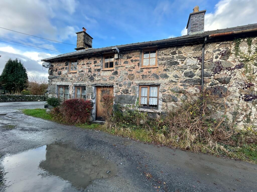 Main image of property: Henryd, Llanuwchllyn