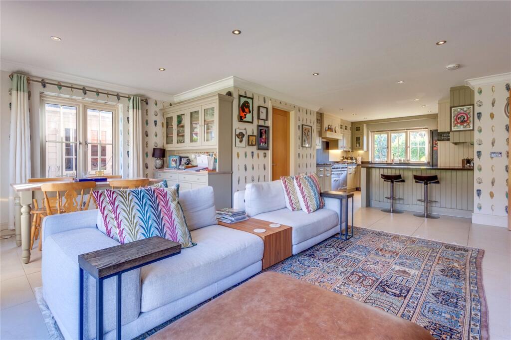 Rosemead, Wargrave, Berkshire, RG10 photo 2