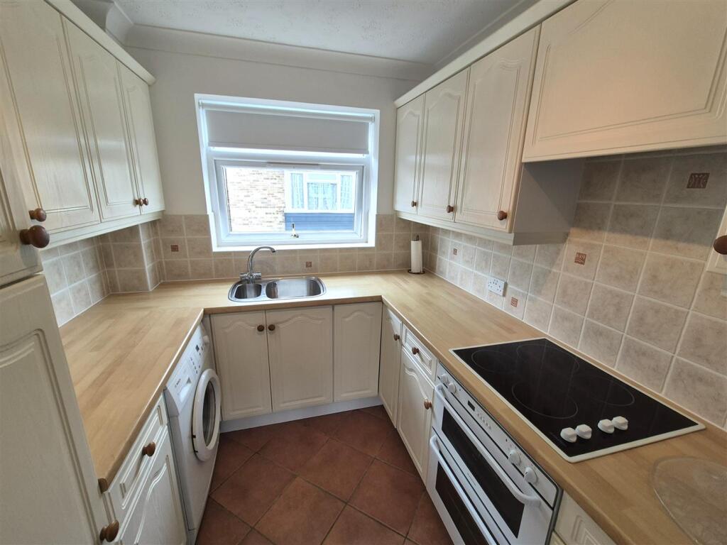 Apartment in Poole, Upper Parkstone - View 4