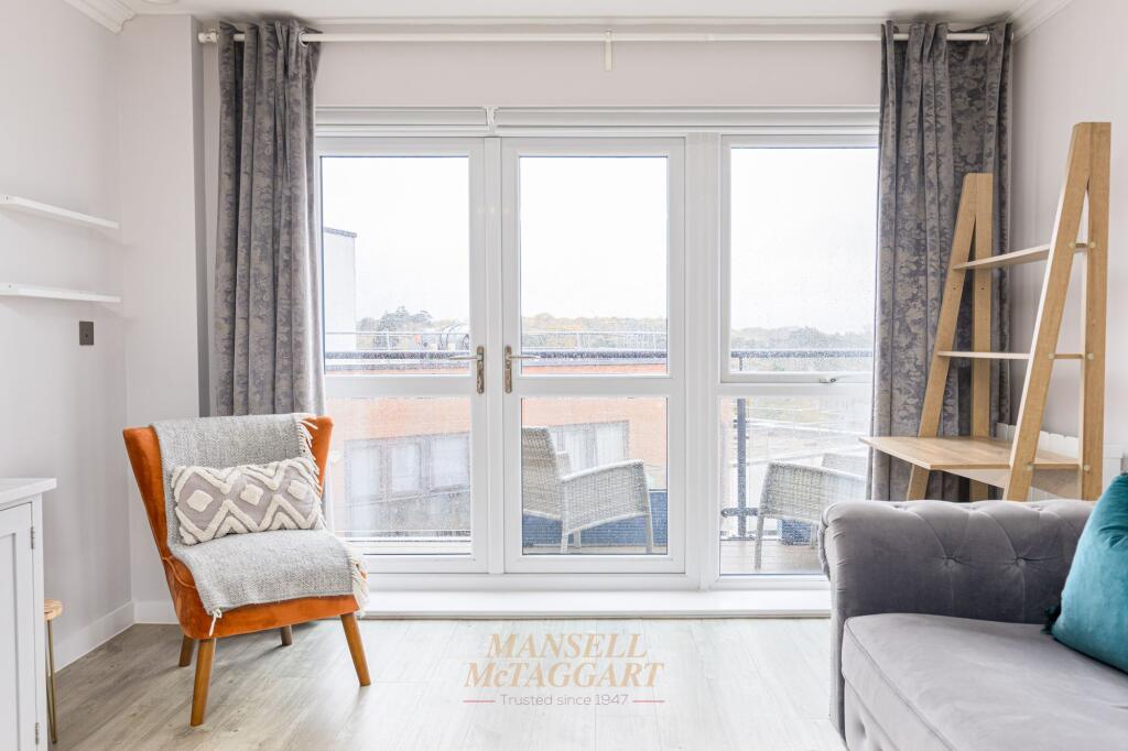 Apartment in Crawley, West Sussex - View 4