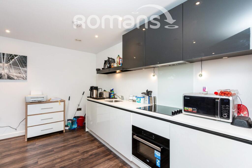 Apartment in Basingstoke and Deane, Kings Furlong - More