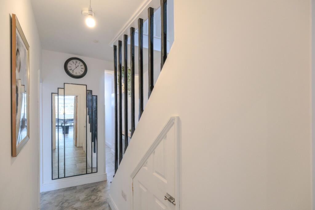 5 bedroom semi-detached house for rent