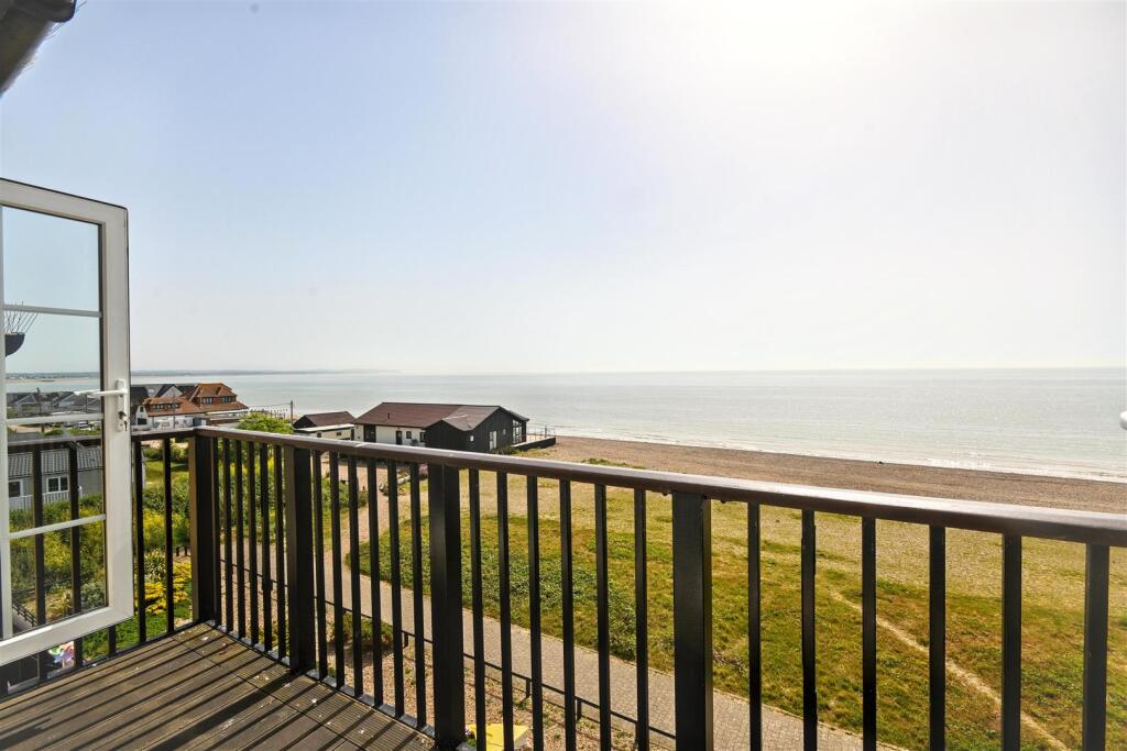 Apartment in Eastbourne, East Sussex - More