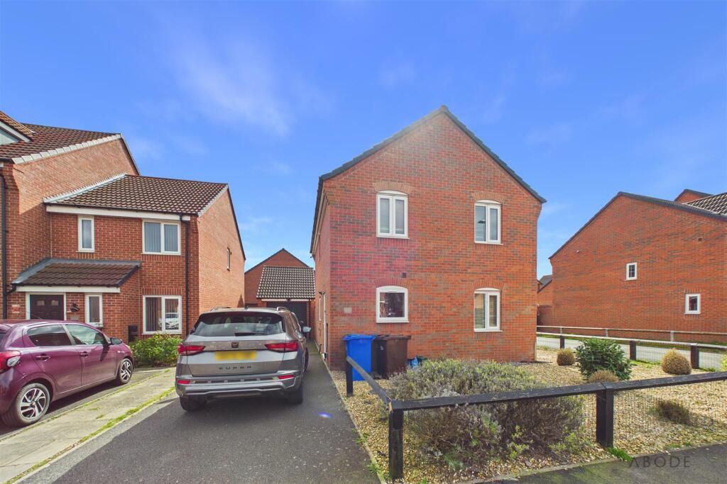 Upton Drive, Stretton, Burton-On-Trent photo 2