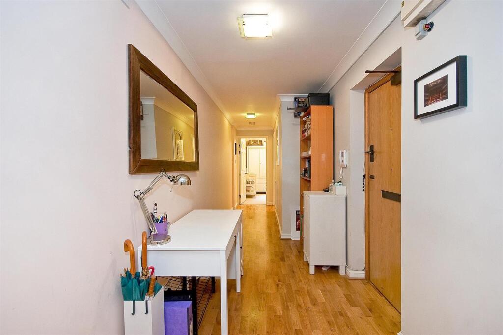 Apartment in London - View 5