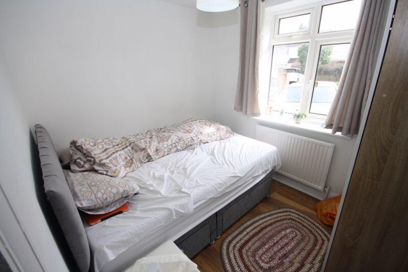 Eastcote Lane, Northolt photo 4
