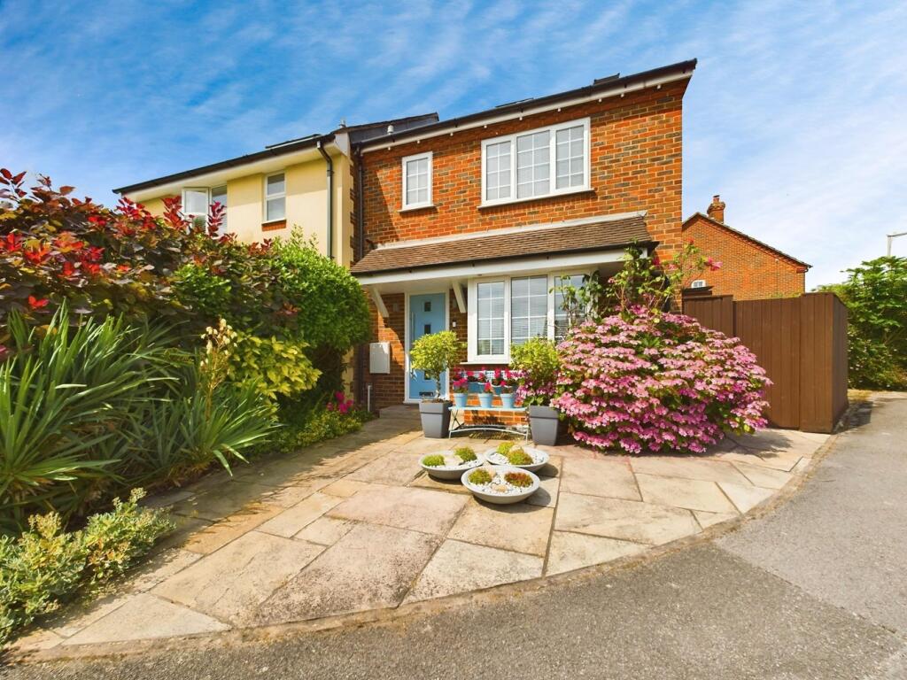 Main image of property: Meadow Lane, Hamble, Southampton, SO31