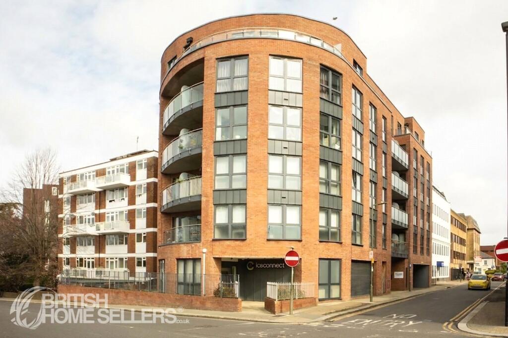 Main image of property: Nether Street, London, N3