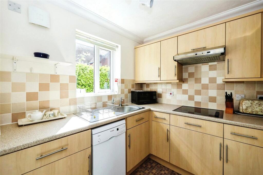 Apartment in Havant, Hampshire - View 2