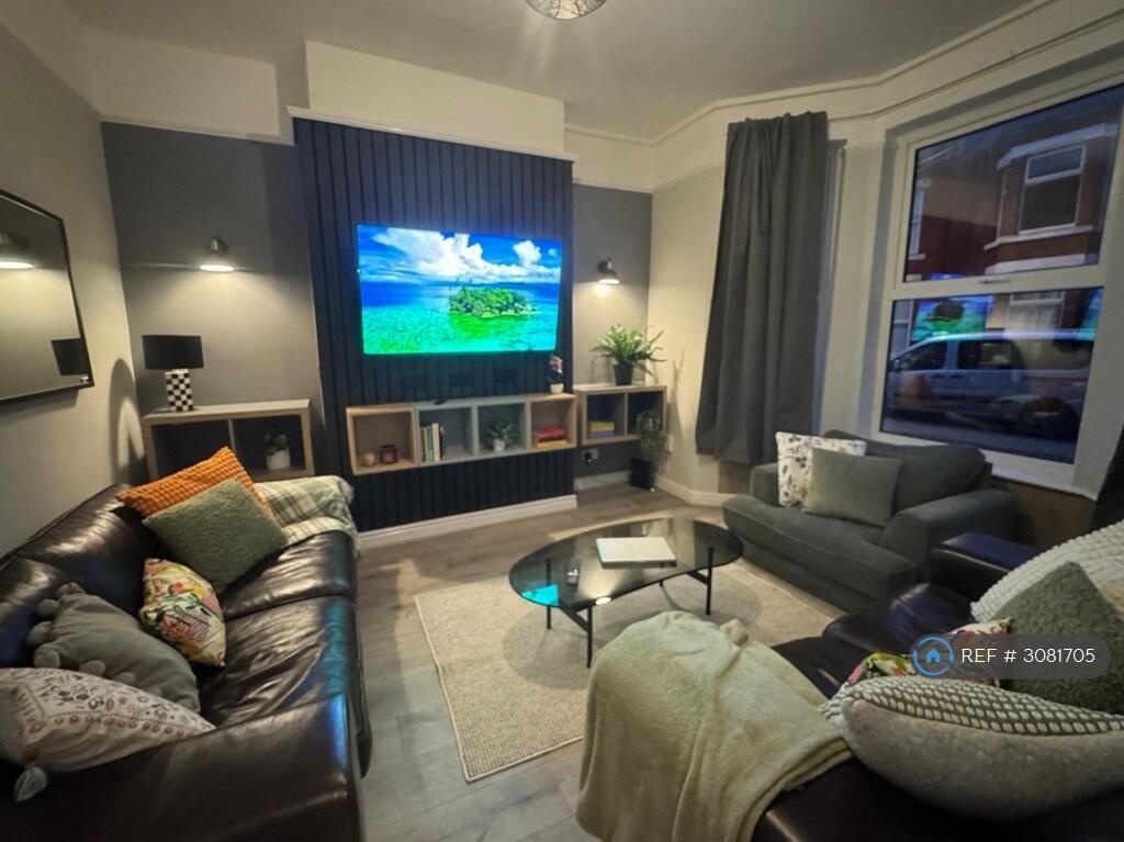 House in Liverpool, Wavertree - More