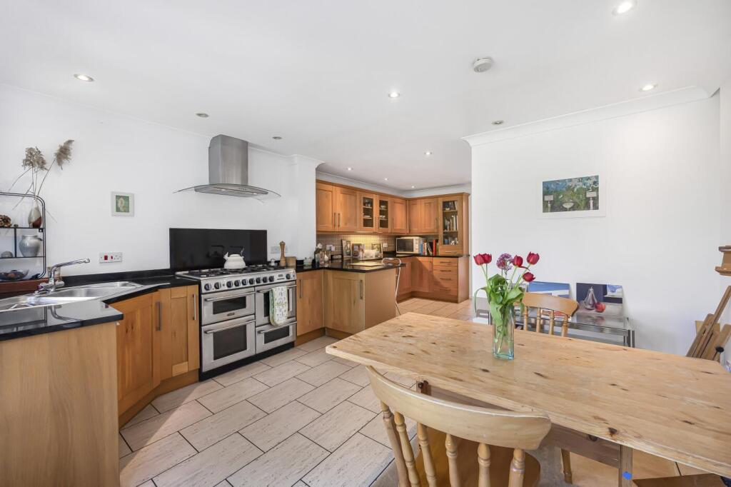 Gravett Close, Henley-on-Thames - View 3
