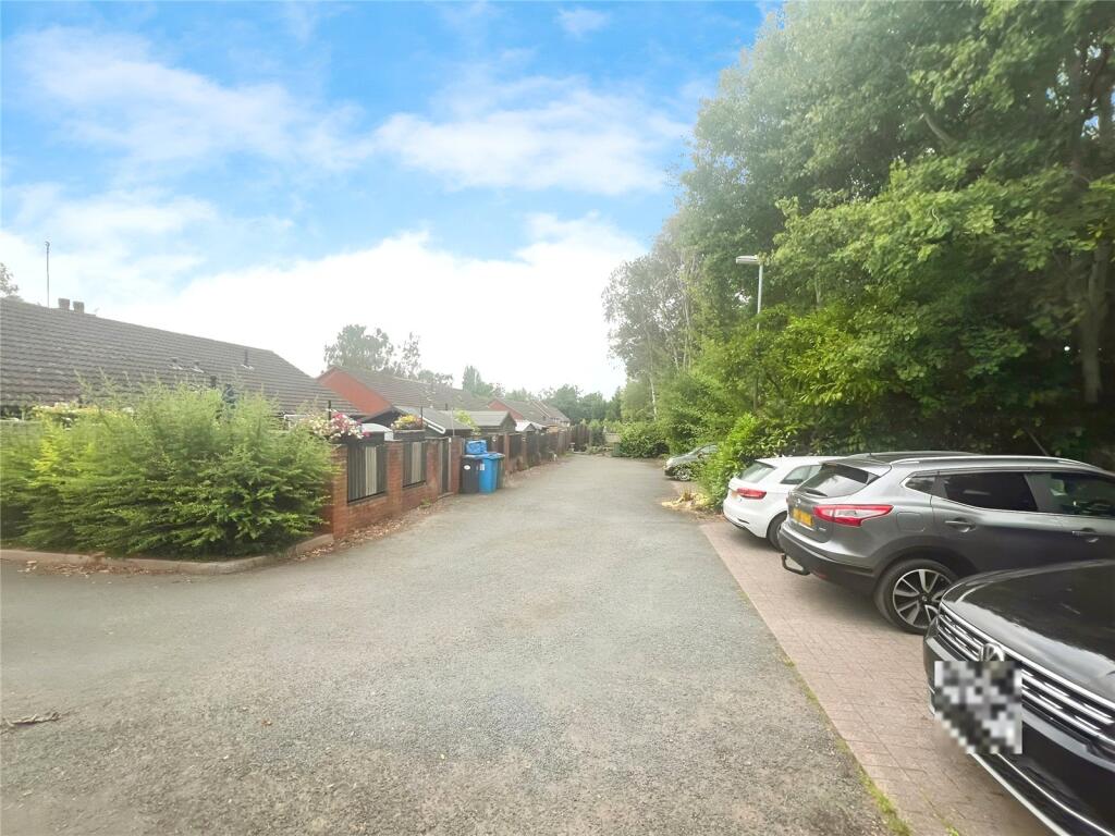 Lamb Crescent, Wombourne, Wolverhampton, Staffordshire, WV5 photo 2