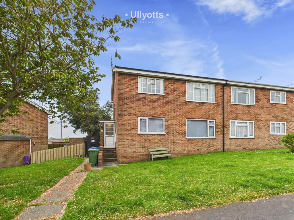 2-bed flat on Amy Johnson Avenue, Bridlington, £78,000
