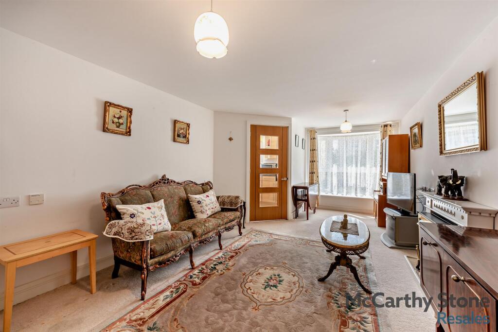 Apartment in Eastbourne, East Sussex - More