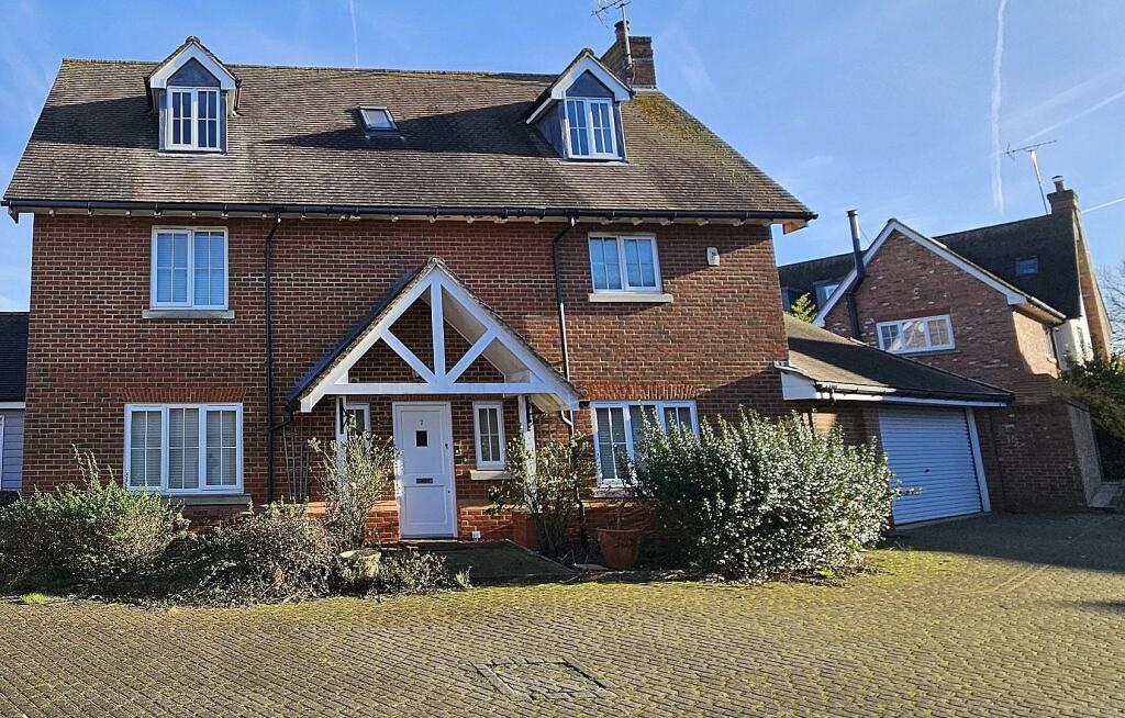 5-bed detached on Priors Field, Bicknacre, £600,000