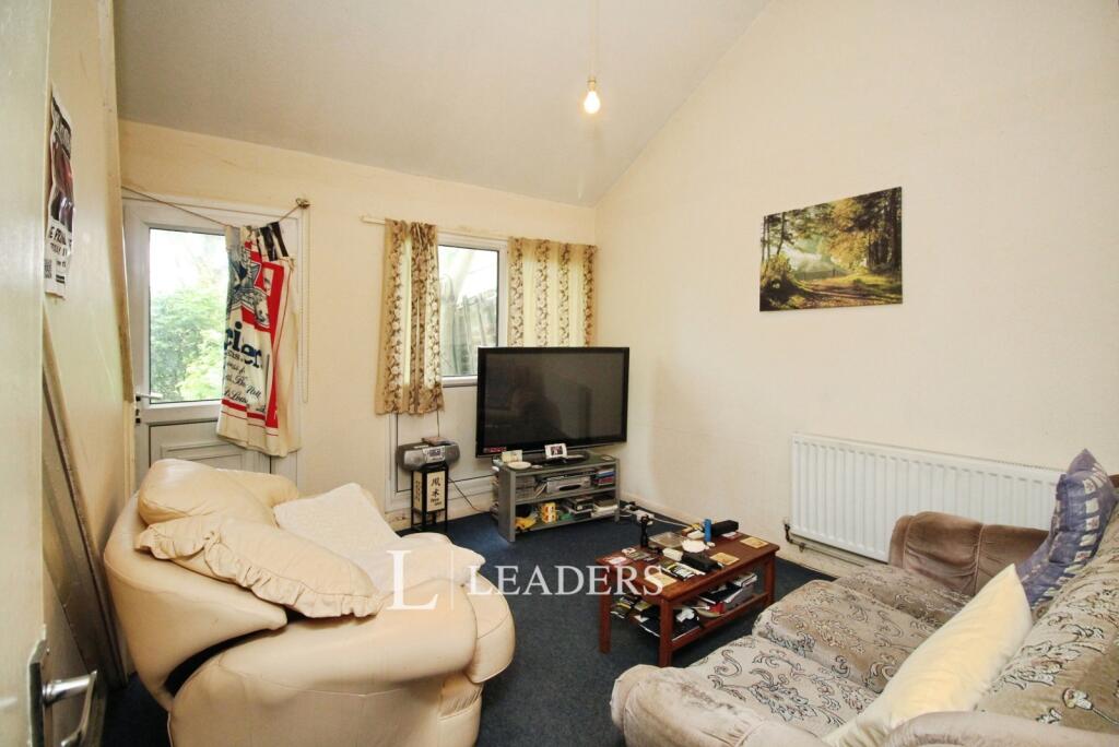 House in Milton Keynes, Stantonbury - View 3