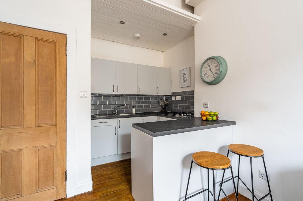 Apartment in Edinburgh, Lorne, Leith Central - View 4