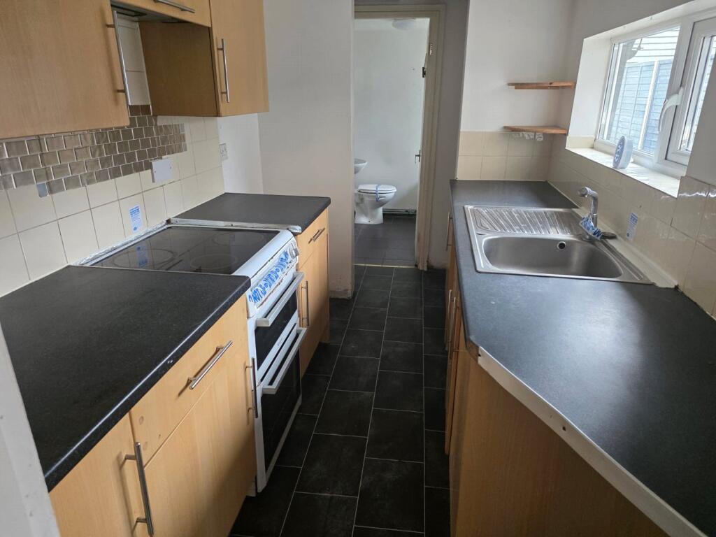 House in Stoke-on-Trent - View 4