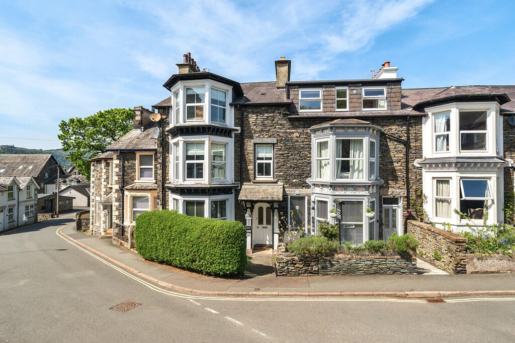 2-bed flat on Biskey Bowness, 84 Craig Walk, Bowness on Windermere, Cumbria, LA23 2JS, £340,000