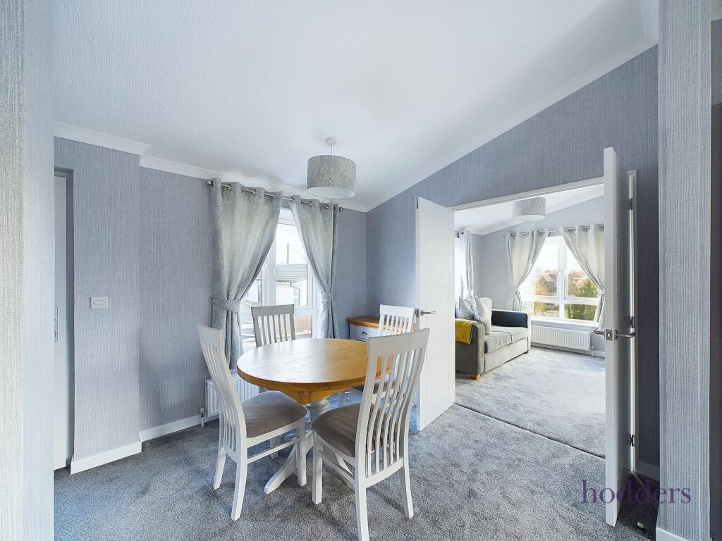 Lyne, Surrey, KT16 photo 2