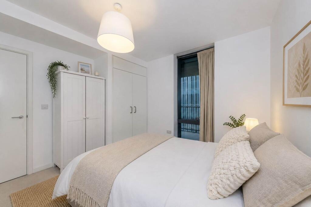 Apartment in London - View 5