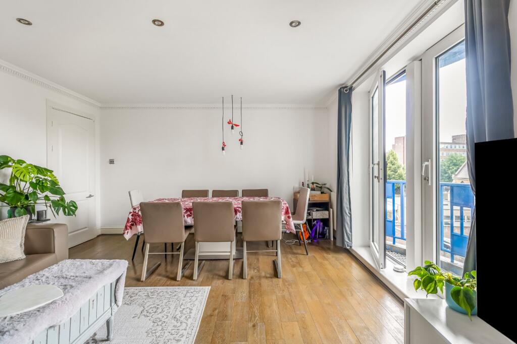 Apartment in London, Paddington - More