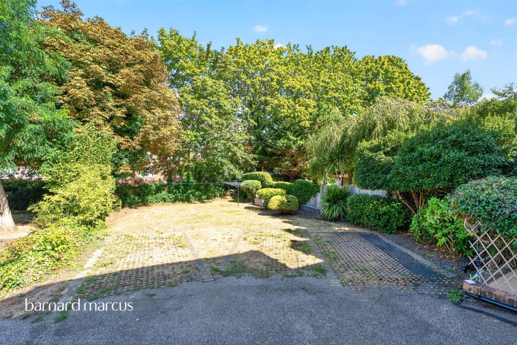 Apartment in Sutton - View 5