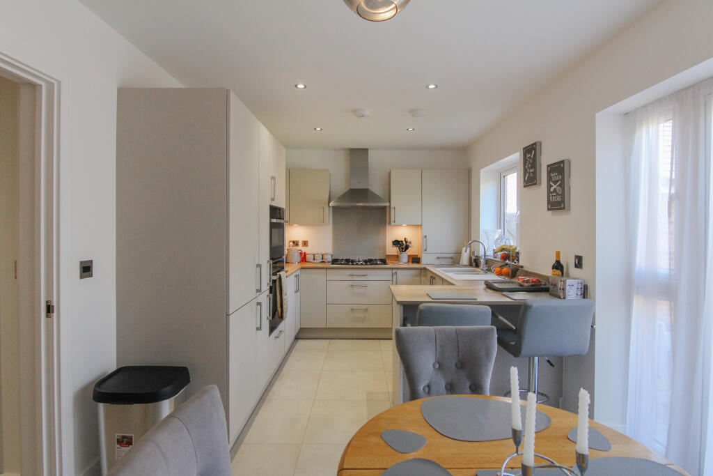 Heathpoult Road, Verwood, BH31 photo 2