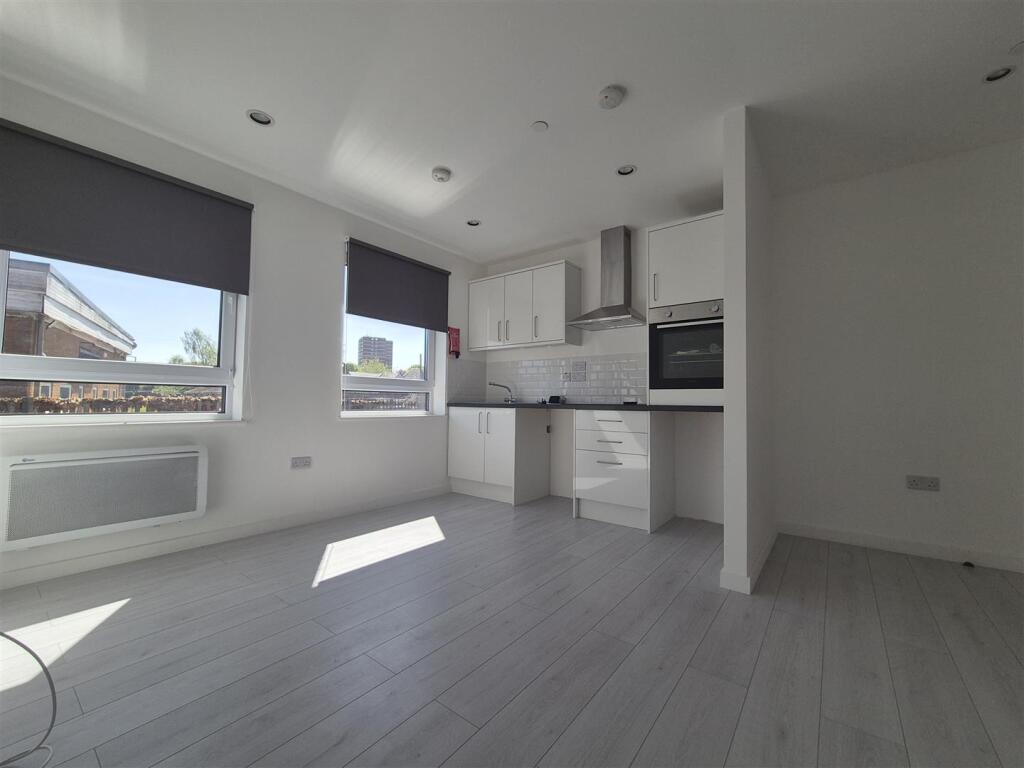 Main image of property: Flat 3 Priest House, Priest House,, Old Hill,