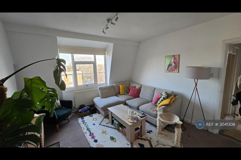 Apartment in London - View 3