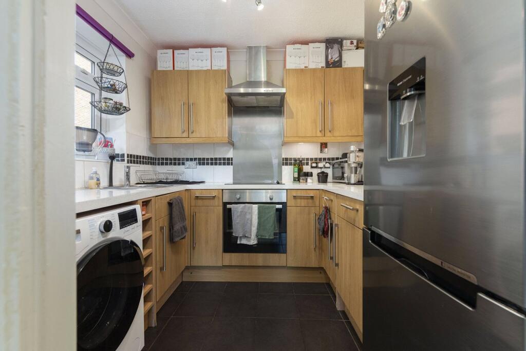 Apartment in Sutton - View 5