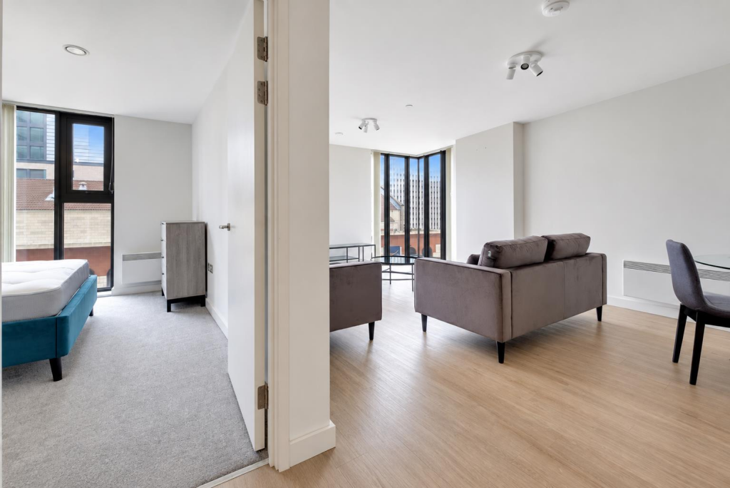 Apartment in Birmingham, West Midlands - More