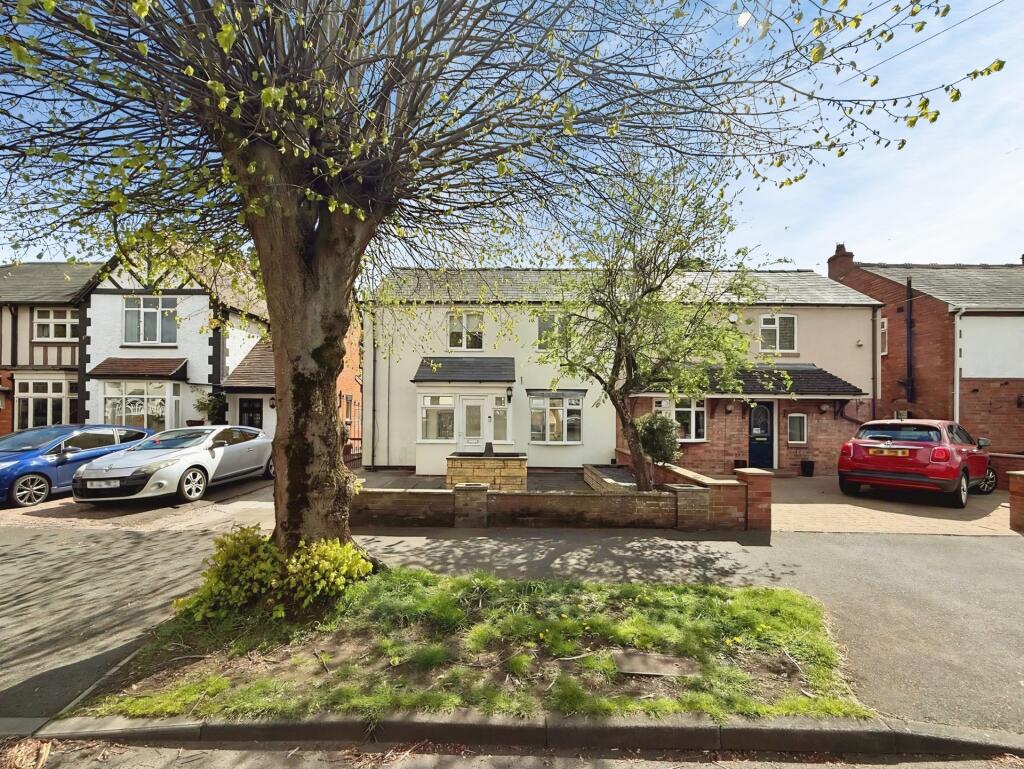 Main image of property: Aggborough Crescent, Kidderminster, DY10