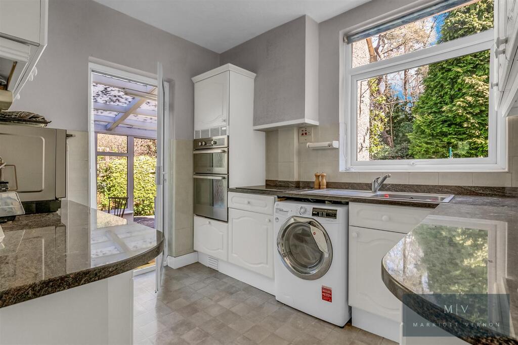 House in London, Shirley - View 4