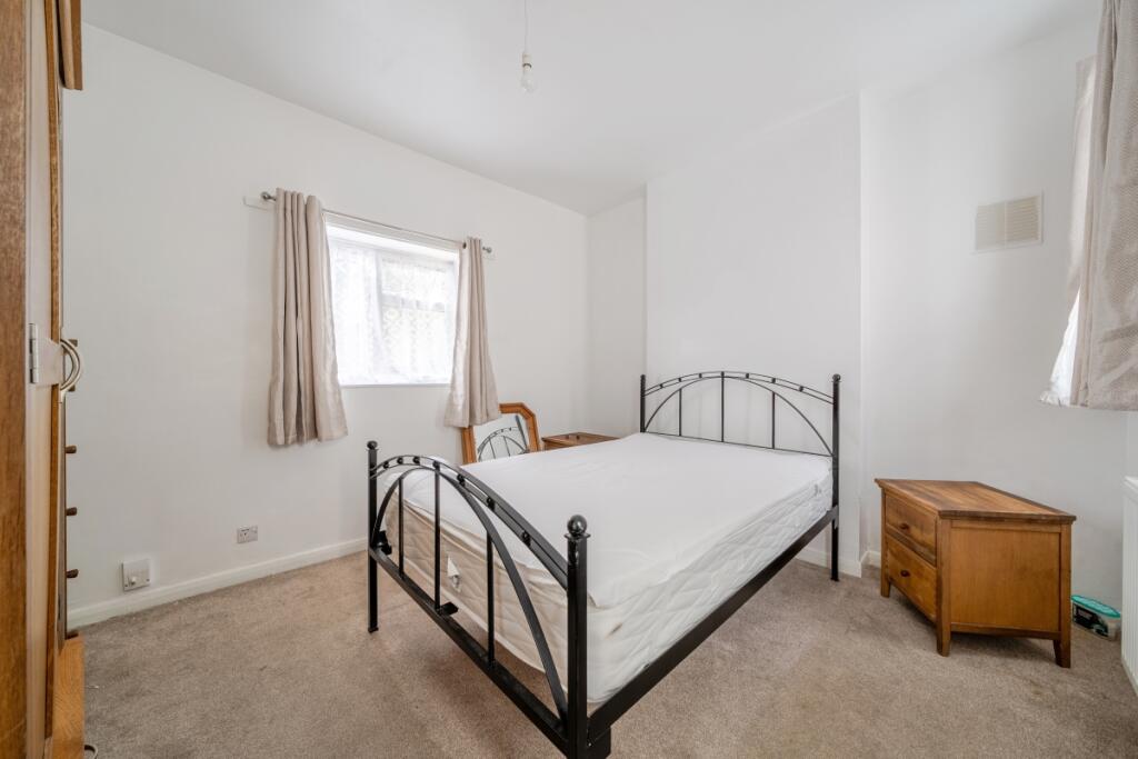 Apartment in Kingston upon Thames - View 5