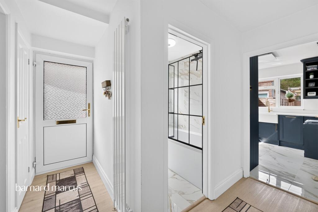 Apartment in Kingston upon Thames - More