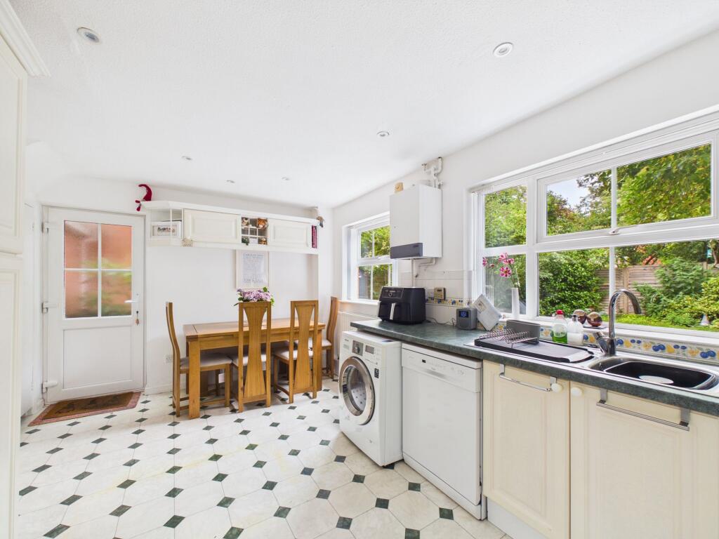 House in Reading, Lower Earley, Earley - View 5