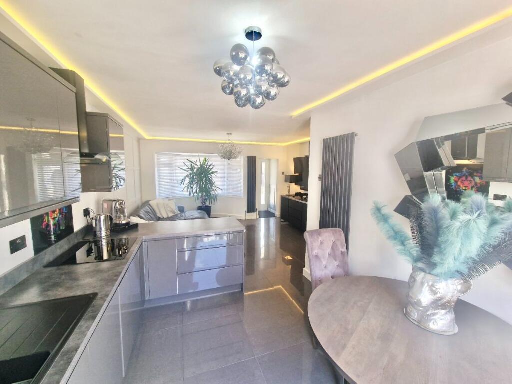 Tudor Road, Canvey Island photo 4