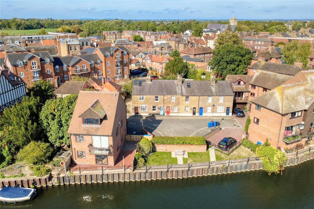 2-bed terraced on King Stable Street, Eton, Windsor, Berkshire, SL4, £550,000