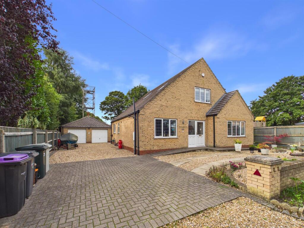 House in East Lindsey, Church End, North Somercotes