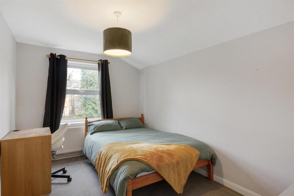 5 bedroom terraced house for rent