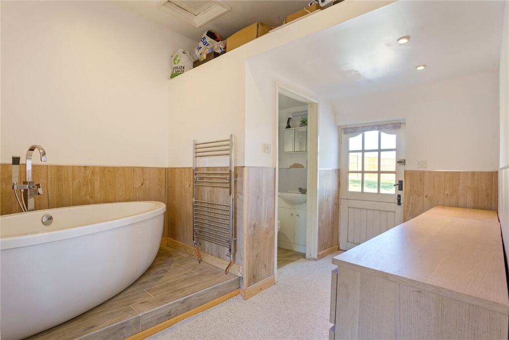 Hamstead Marshall, Newbury, RG20 photo 5
