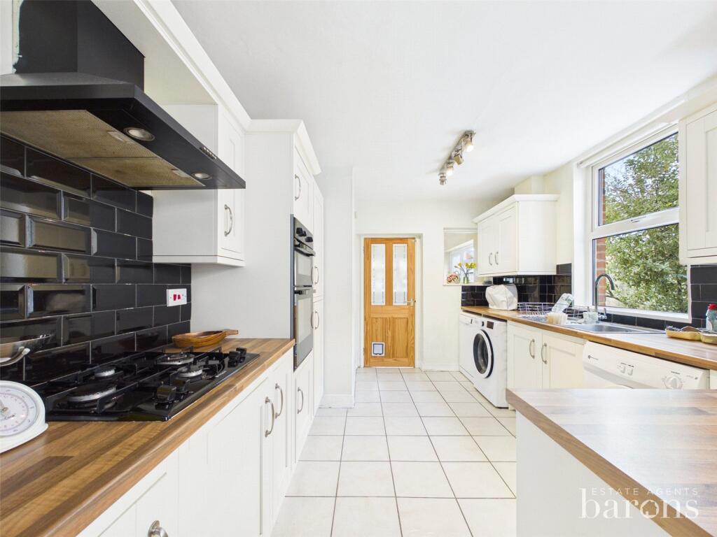 Rayleigh Road, Basingstoke, Hampshire, RG21 photo 3