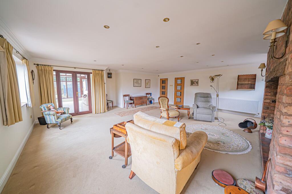 House in Solihull, Balsall - More