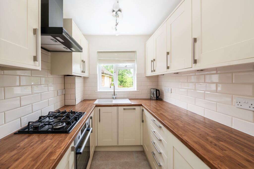 Apartment in Reigate and Banstead, Surrey - View 2