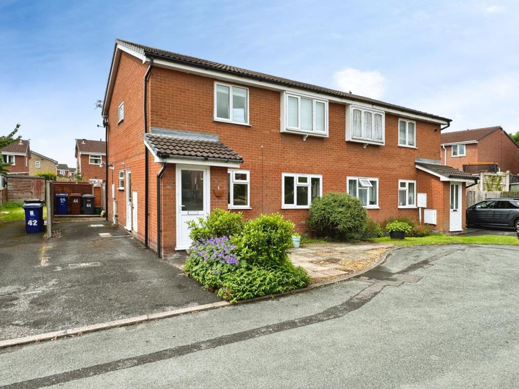 2-bed flat on Harlech Way, Stretton, DE13, £125,000