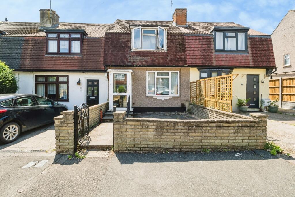 Main image of property: Somerset Gardens, Hornchurch, Essex, RM11