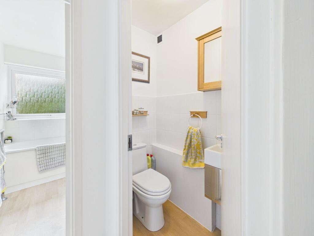 Apartment in Slough - More