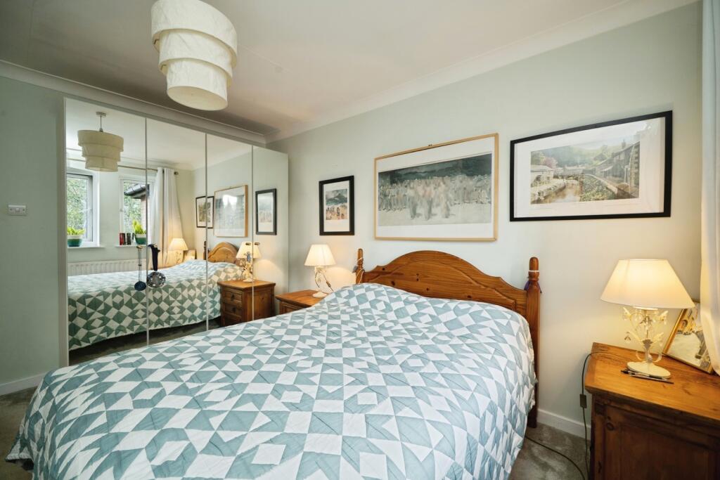 Apartment in Kingston upon Thames - View 5