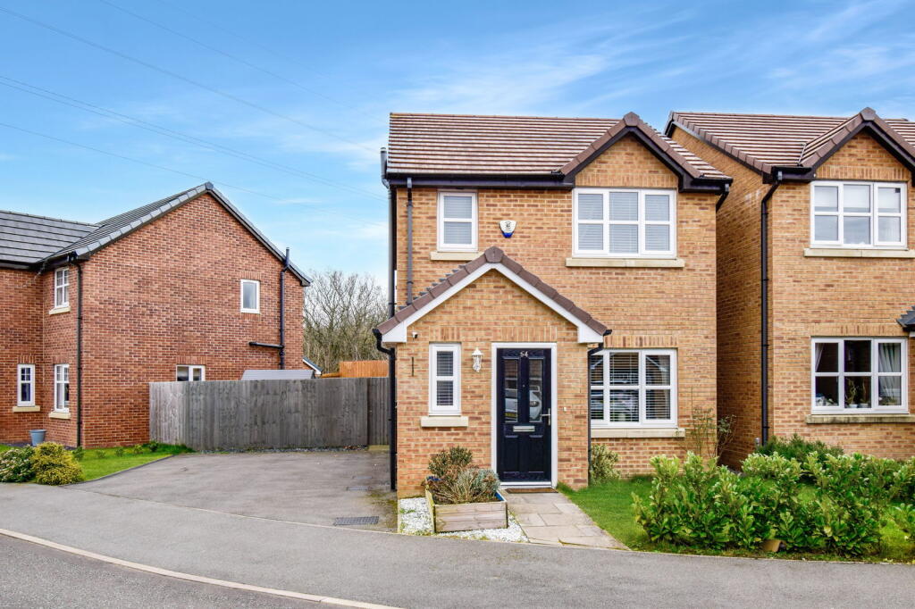 3-bed detached on Grasmere Avenue, Farington, Leyland, PR25 3XF, £230,000